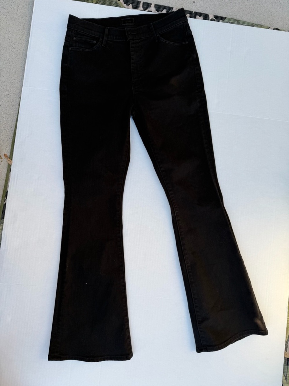 Mother The Weekender In Pitch Black Flare Jeans Size 30